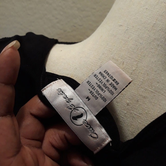 Once 1 Again  women's stretch top. Colors: black and silver, size M - Picture 4 of 4